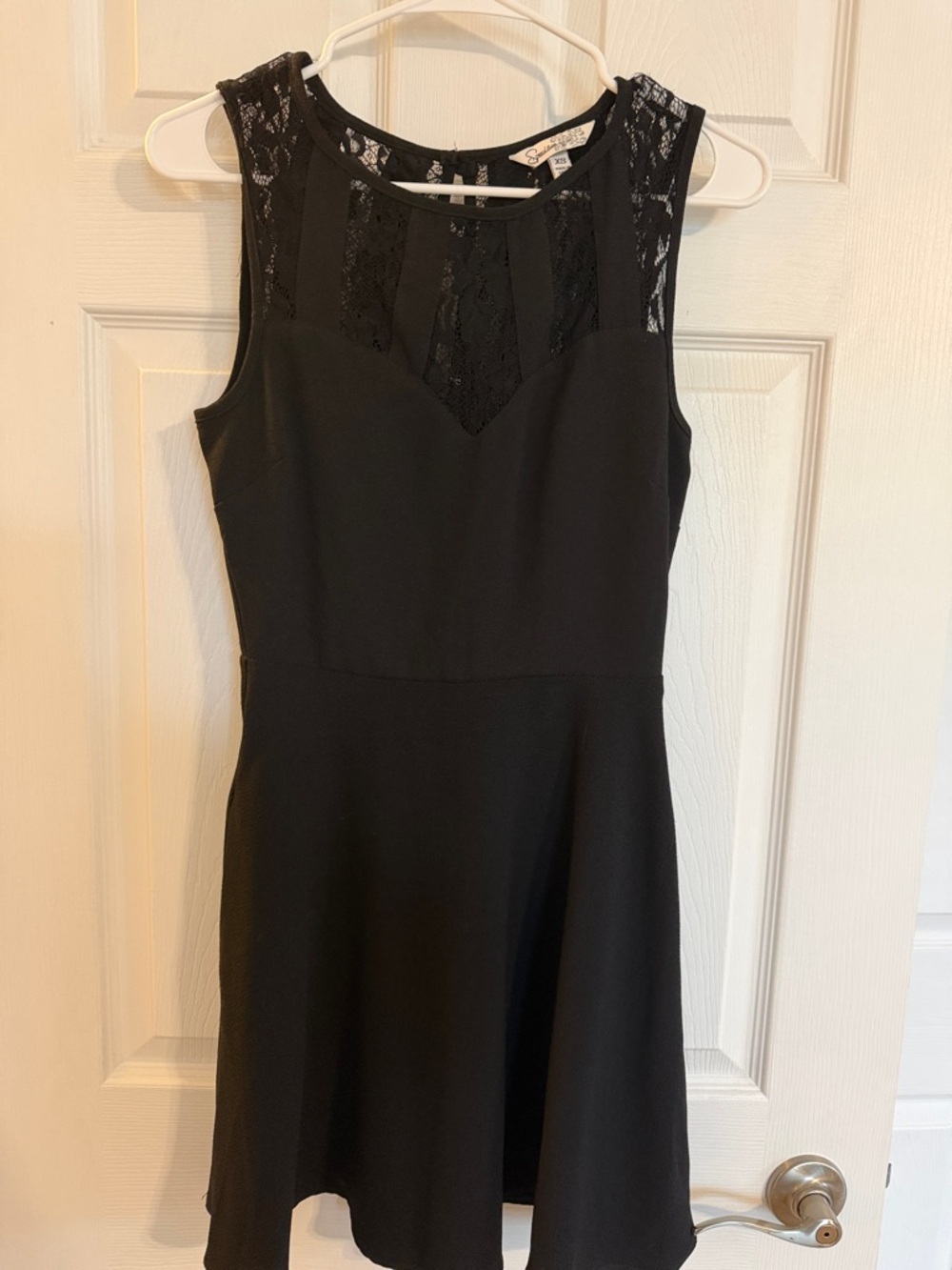 Sleeveless Black Lace-Detail Fit & Flare Midi Dress with Keyhole Back